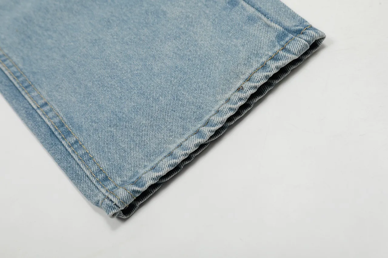 KE971#P240 The only correct leather label version on the market Chrome Hearts CH Cross embroidery distressed jeans Top ceiling quality 100% correct version The correct version is here!  Believe me this must be the best quality you will ever come across! ! Excellent value for money! !  Styles with different washes and textures are very friendly to people with thin legs and thick legs. The straight version is very flattering to the shape of the legs. The moderate length is timeless and easy to match. It is the basis of various styles and a must-have in the wardrobe! ! Add a little stacking to easily control this year's popular clean fit fabric. The fabric is stiff but the upper body is soft without losing texture. The sides and cuffs of some styles have a bone-wash effect. It's really hard not to love it! The outfit effect is immediate! ✅Correctly customize the Croxin metal leather label on the back panel. It is not sold directly with the cross on the finished jeans. 1:1 copying strives for excellence and the details are perfectly grasped. ✅The cross leather label is clear and smooth. Exquisite turning top craftsmanship. ✅Buttons, zippers and hardware are all customized versions of the Croxin LOGO. ✅High-cost washing process. Size: 28 30 32 34 36 (5 sizes)